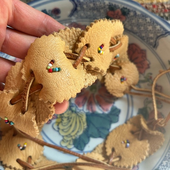 Handcrafted Native American Beaded Tan Leather Tie Headband Headrest - Picture 13 of 15